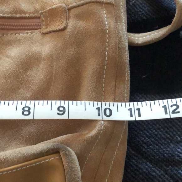 Suede genuine leather tan snaps close hobo type pocketbook one big section - Picture 6 of 7